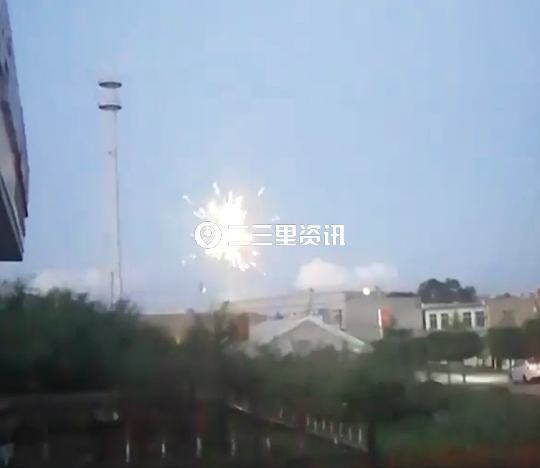 放鞭炮_财神节 鞭炮 燃放