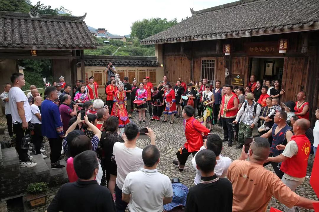 【市县热线】云和：“三个引领”浇灌出民族团结共富“金石榴”