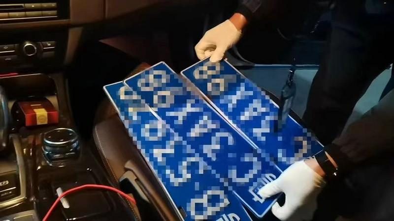 高速上豪车碰瓷党 疯狂作案300起_开平市公安局抓获碰瓷团伙_高速碰瓷犯罪团伙