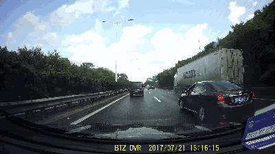 高速碰瓷事件_高速上豪车碰瓷党 疯狂作案300起_高速路上碰瓷如何应对