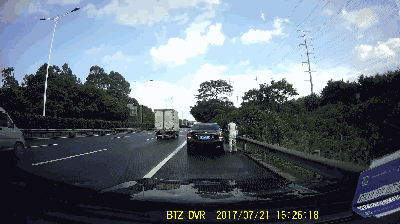 高速路上碰瓷如何应对_高速碰瓷事件_高速上豪车碰瓷党 疯狂作案300起