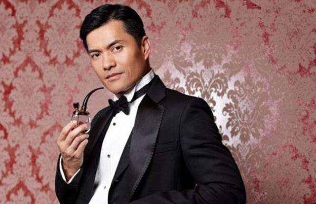 64岁高龄傍三任富婆，是贵圈第一软饭男，网友：真是太赚了