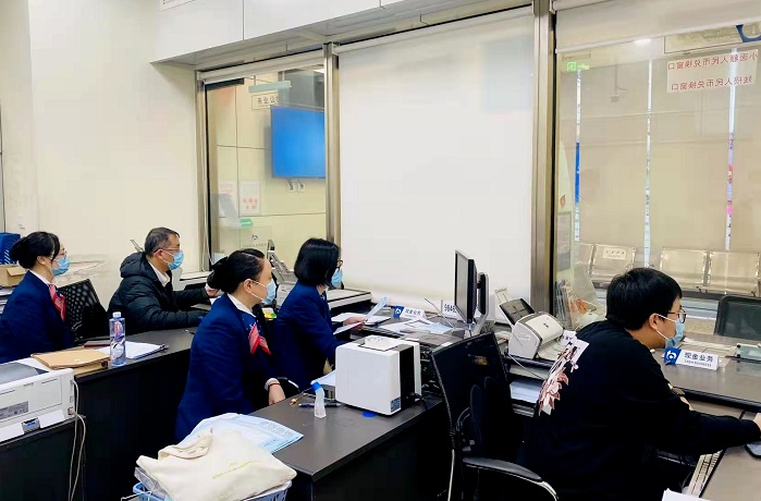 上海金融机构抗疫措施_上海金融中心疫情应对_金融实时新闻