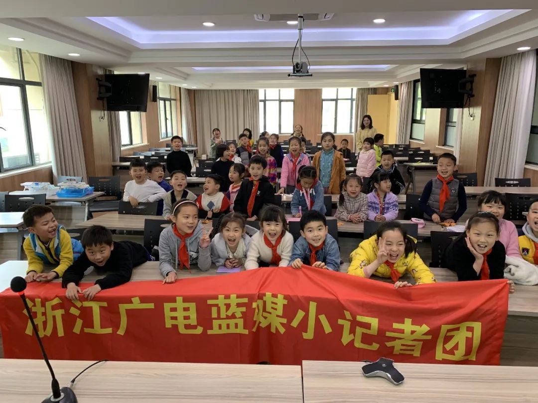 定山小学蓝媒小记者采访课_如何成为一名合格的小记者_广播电视采访方法