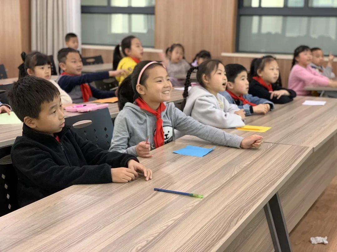 广播电视采访方法_如何成为一名合格的小记者_定山小学蓝媒小记者采访课