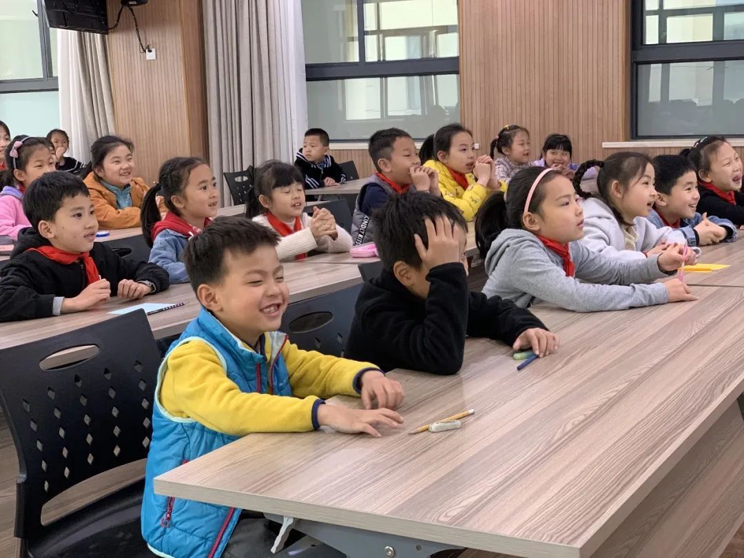 定山小学蓝媒小记者采访课_广播电视采访方法_如何成为一名合格的小记者