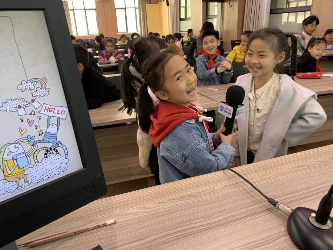 如何成为一名合格的小记者_定山小学蓝媒小记者采访课_广播电视采访方法