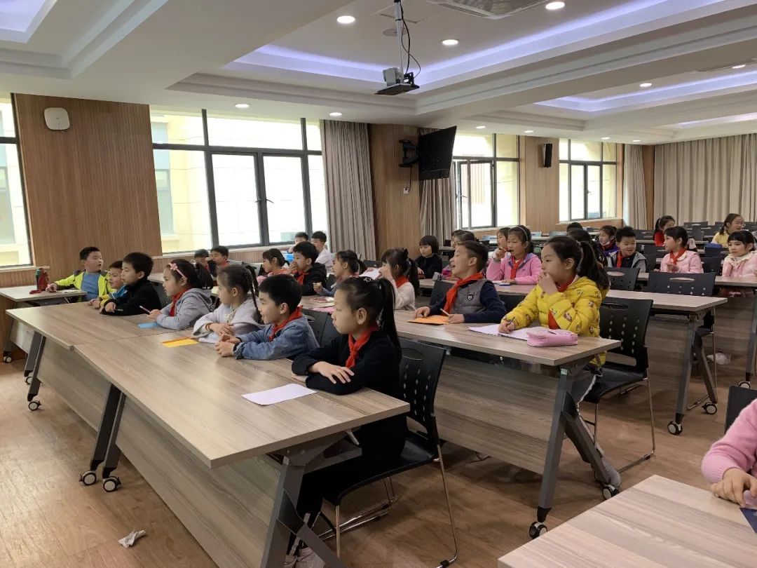 定山小学蓝媒小记者采访课_广播电视采访方法_如何成为一名合格的小记者