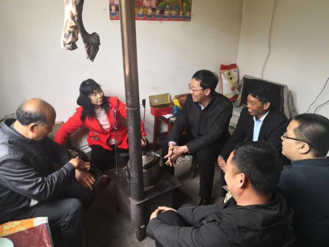 通讯体裁扶贫故事_中央网信办信息化发展局 网络扶贫行动 领导干部扶贫事迹