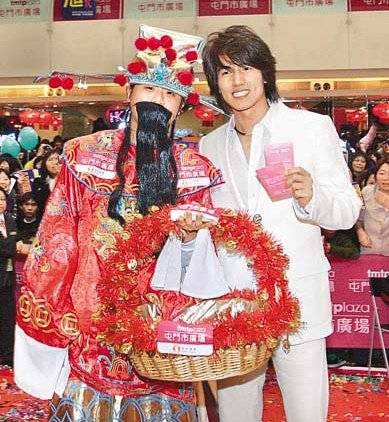 言承旭香港过年 号召粉丝支持林志玲(图)