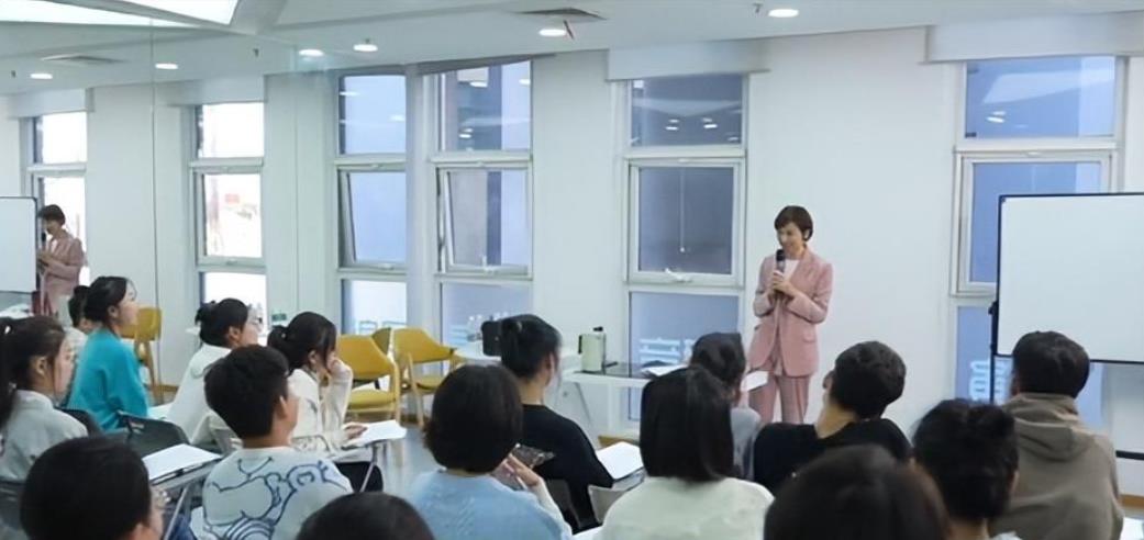 欧阳夏丹近年动态与现状_欧阳夏丹主持人生涯回顾_欧阳夏丹+新闻联播