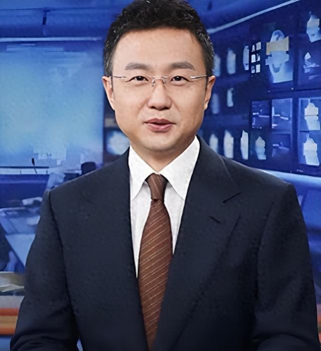 阅兵结束7天后，才发现春妮才是赢家，老公刚强和6岁儿子都争光了