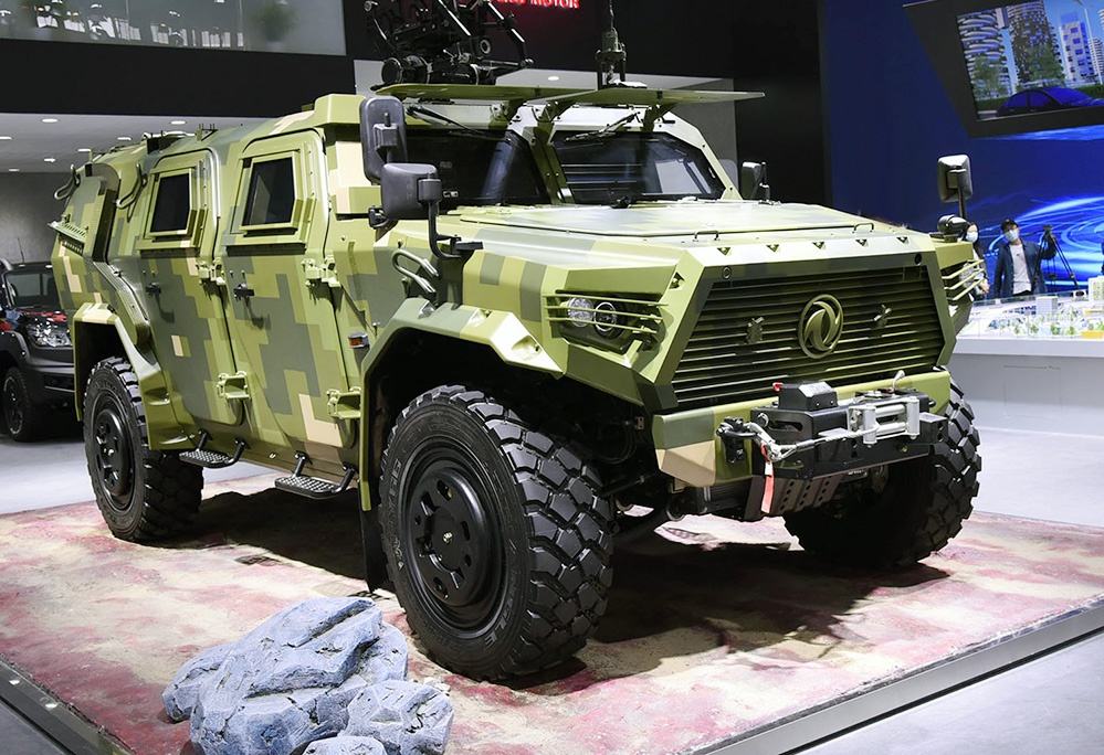 东风猛士军用版_东风猛士第三代越野车_坦克300越野车对比