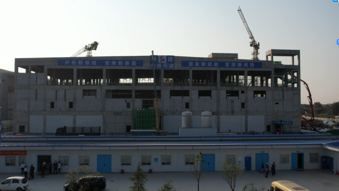 天马（芜湖）新型显示模组生产线项目建设现场。何颖 摄