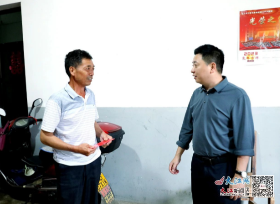 上饶市余洪雷_玉山县委副书记县长余洪雷走访慰问党员_七一建党节慰问老党员
