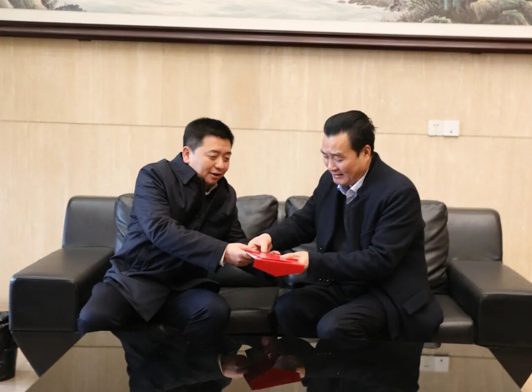 上饶市余洪雷_县长余洪雷走访慰问困难职工_县长余洪雷关心重点企业