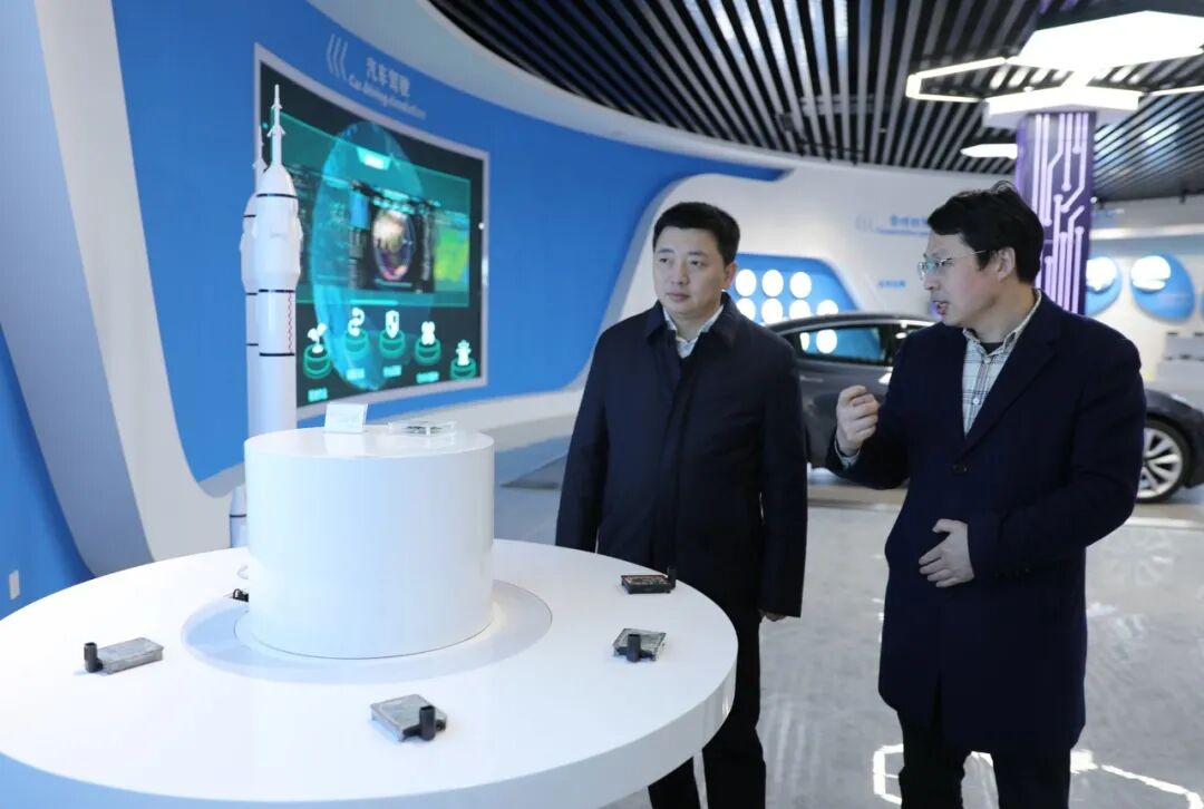 县长余洪雷走访慰问困难职工_上饶市余洪雷_县长余洪雷关心重点企业