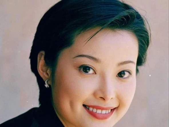 袁立和徐威在一起12年，被捧在手心，为何转身多次闪婚？