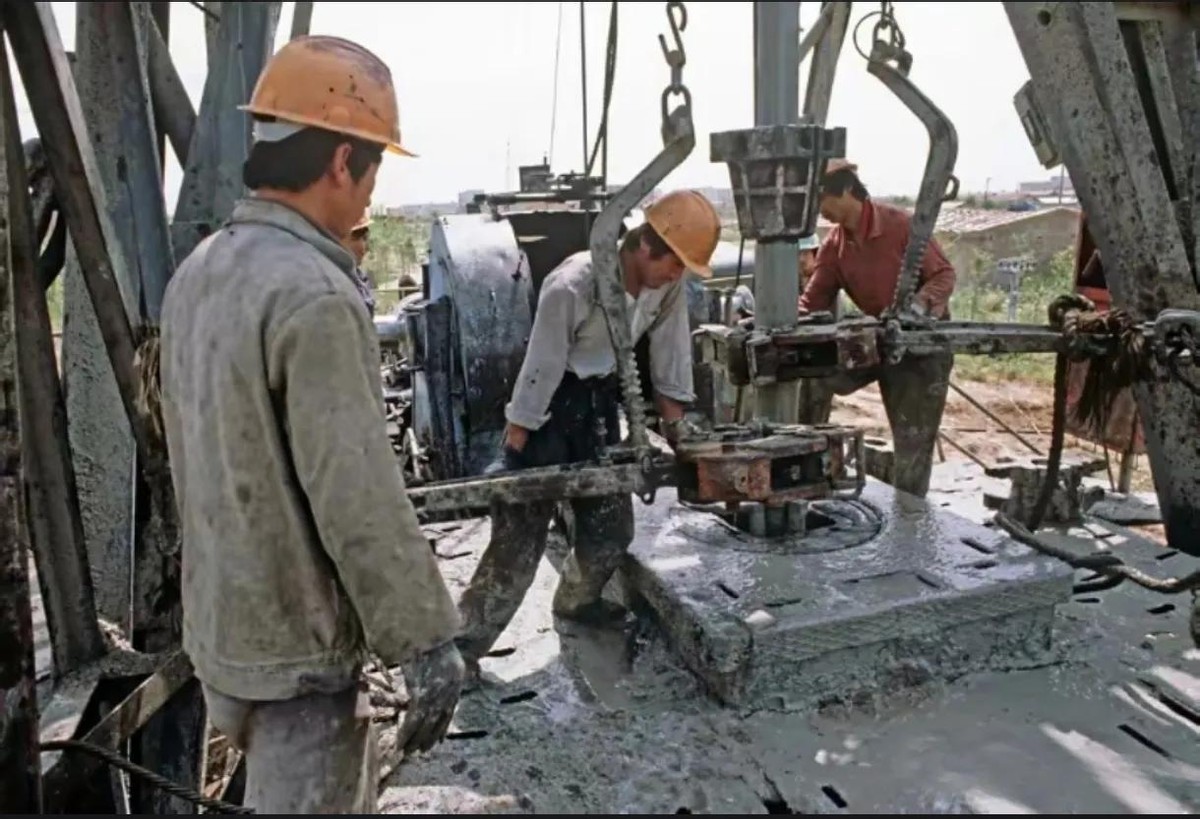 大庆油田历史_大庆新闻重播_加斯穆尔纪实摄影