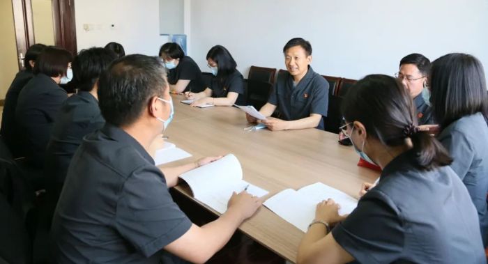 奋力走在前、勇当排头兵 | 喜迎二十大，历城法院六支部、一支部积极开展讲党课活动