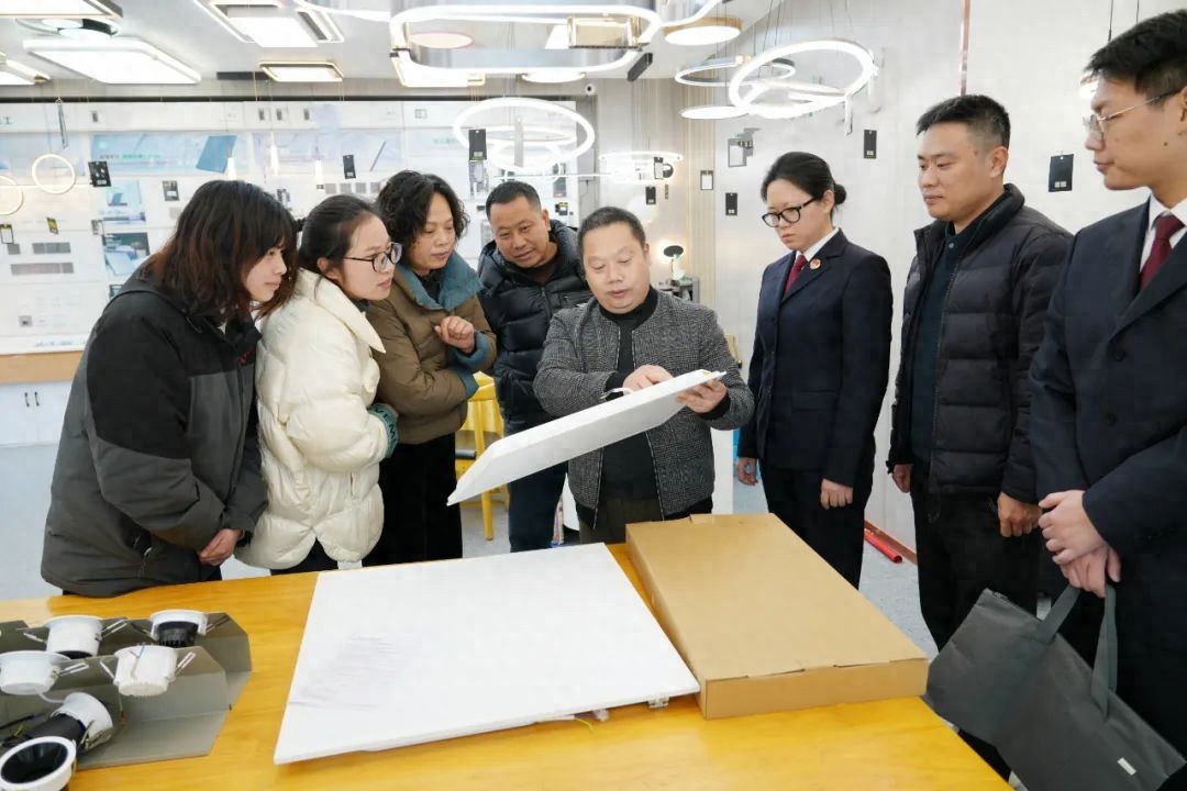 假冒白皮灯 品牌灯具 假冒灯具维权_工厂用灯代理