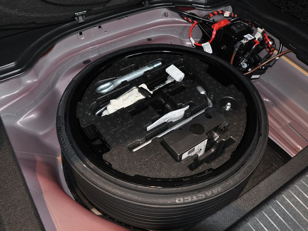 使用备胎的七大注意事项 没事记得查胎压