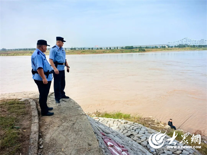 东营市公安局官网_社区民警反诈宣传_东营公安分局假期巡逻