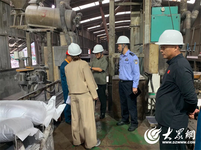 社区民警反诈宣传_东营公安分局假期巡逻_东营市公安局官网