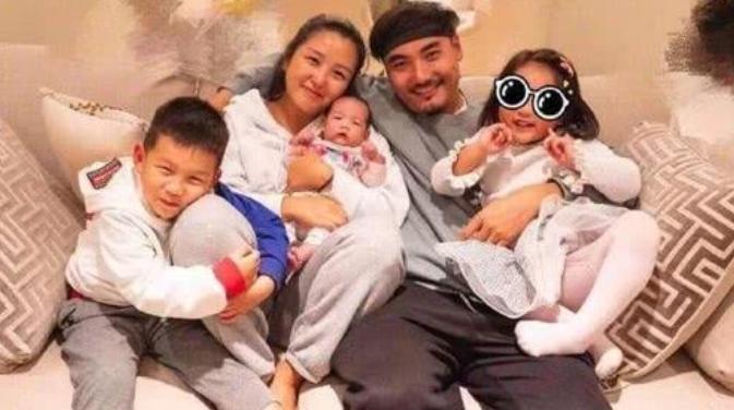 何洁新闻_何洁 超级女声 生涯起伏