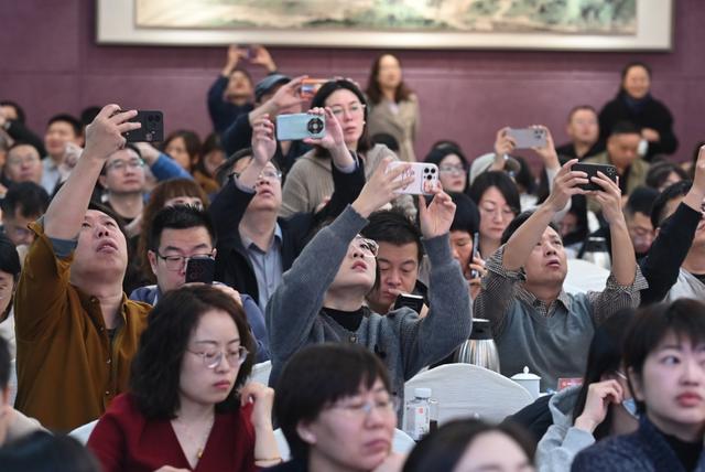 中国新闻奖获奖作品解析培训班_记者之家大学堂强四力_穆青新闻作品