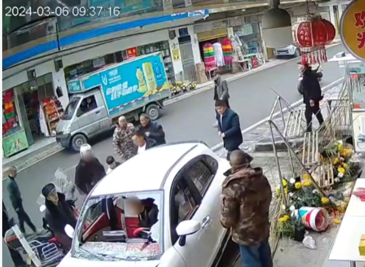 湖北恩施老年人四轮代步车事故_老年人四轮代步车合规性_恩施新闻车祸