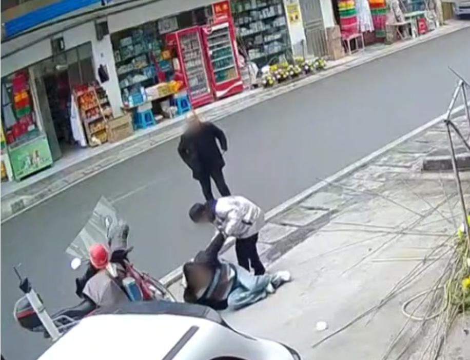 老年人四轮代步车合规性_湖北恩施老年人四轮代步车事故_恩施新闻车祸