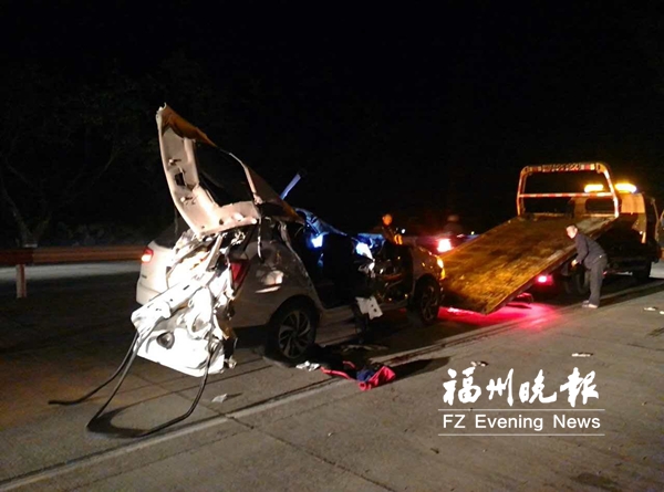 自驾游归途追尾大挂车 两女子和一名3岁男孩遇难