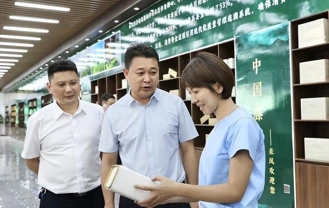 欧阳夏丹主持2024深圳医院大会_欧阳夏丹商演活动2024_看欧阳夏丹两会视频