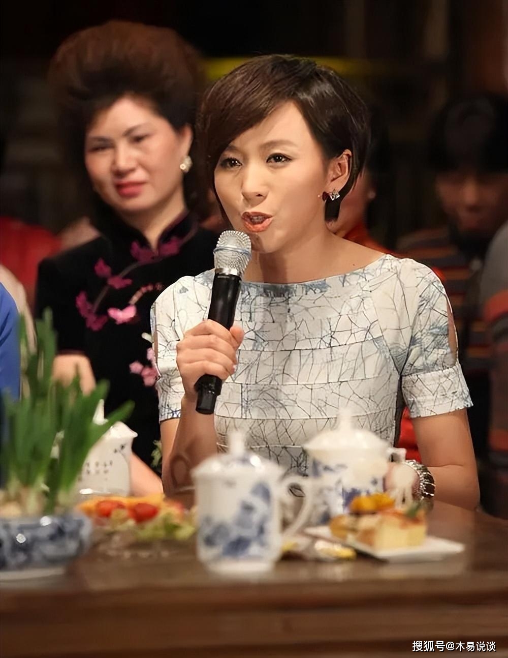 看欧阳夏丹两会视频_欧阳夏丹真实形象观众喜爱_欧阳夏丹素颜收工视频