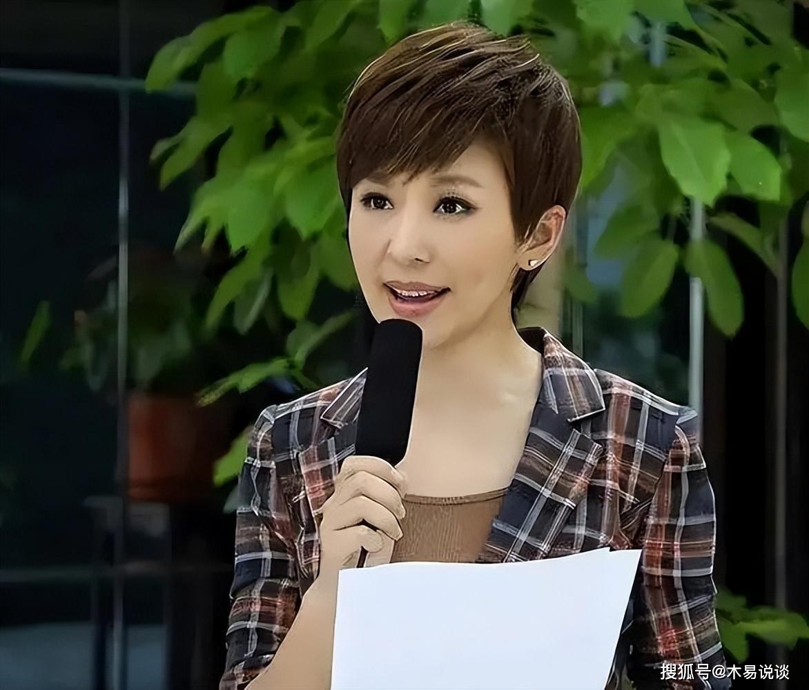 欧阳夏丹真实形象观众喜爱_看欧阳夏丹两会视频_欧阳夏丹素颜收工视频