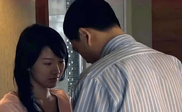 宋思明妻子吃药敷衍情感_宋思明同房安定妻子心痛_蜗居宋思明在被子里舔