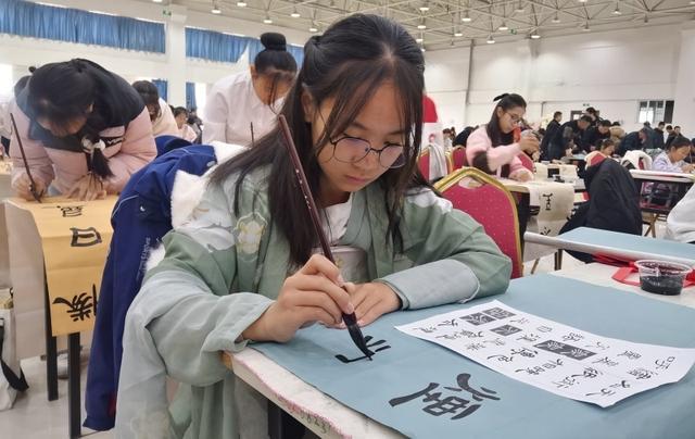 库尔勒市文润梨城翰墨飘香迎冬至_新疆维吾尔自治区千人现场书法大赛_新疆库尔勒新闻