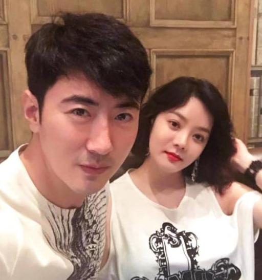 带你看看蔡琳的豪宅，嫁到中国就喜欢穿旗袍，卧室摆满化妆品