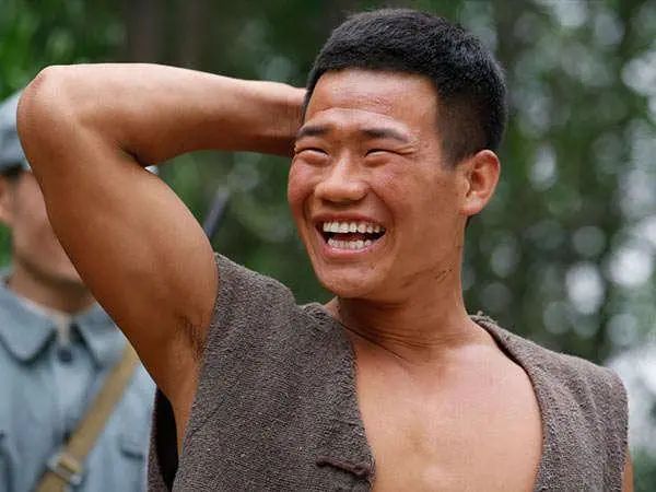 康洪雷怎么出的事故_我的团长我的团 康洪雷 王宝强