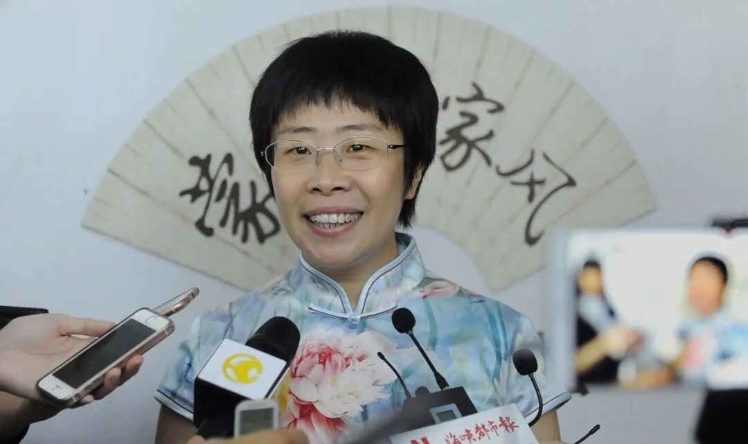 蒙曼 中国诗词大会 国学女大师_百家讲坛 新闻