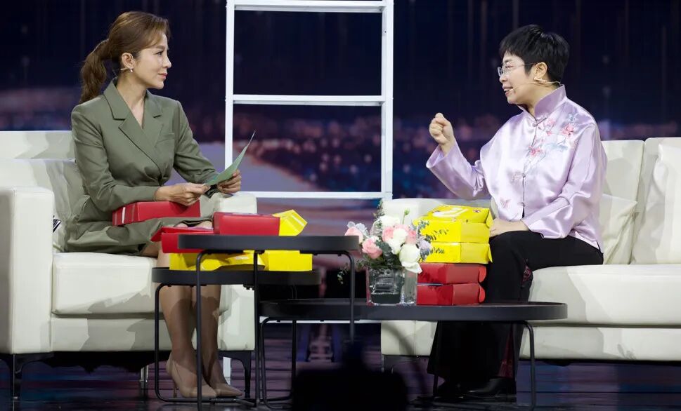 蒙曼 中国诗词大会 国学女大师_百家讲坛 新闻