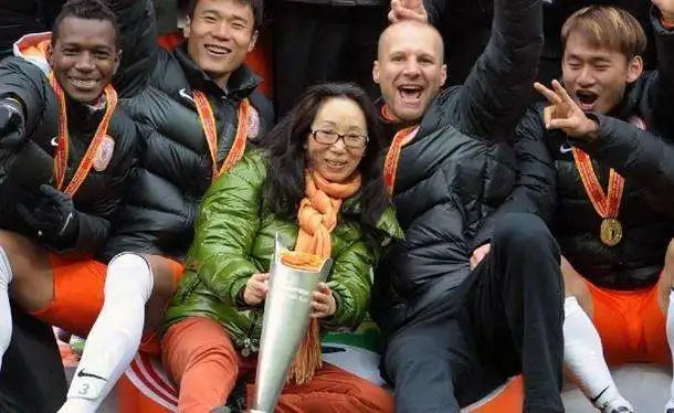 戴秀丽和陕西足球_戴秀丽 北京人和 足球俱乐部