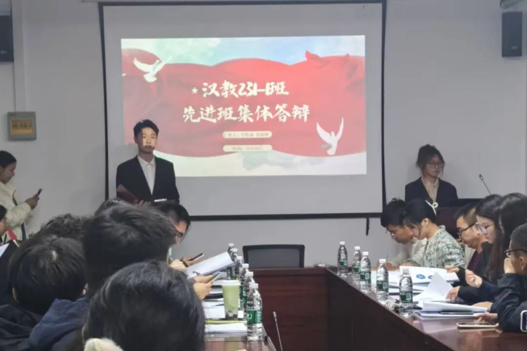 大学答辩新闻稿_2023-2024学年先进班集体答辩会_文学与新闻传播学院先进班集体答辩会
