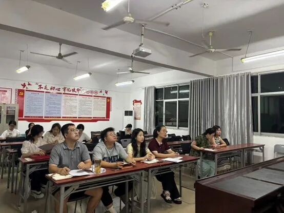 逐梦青春展风采，榜样力量引前行|语言与传播学院举办2024-2025学年国家奖学金答辩会