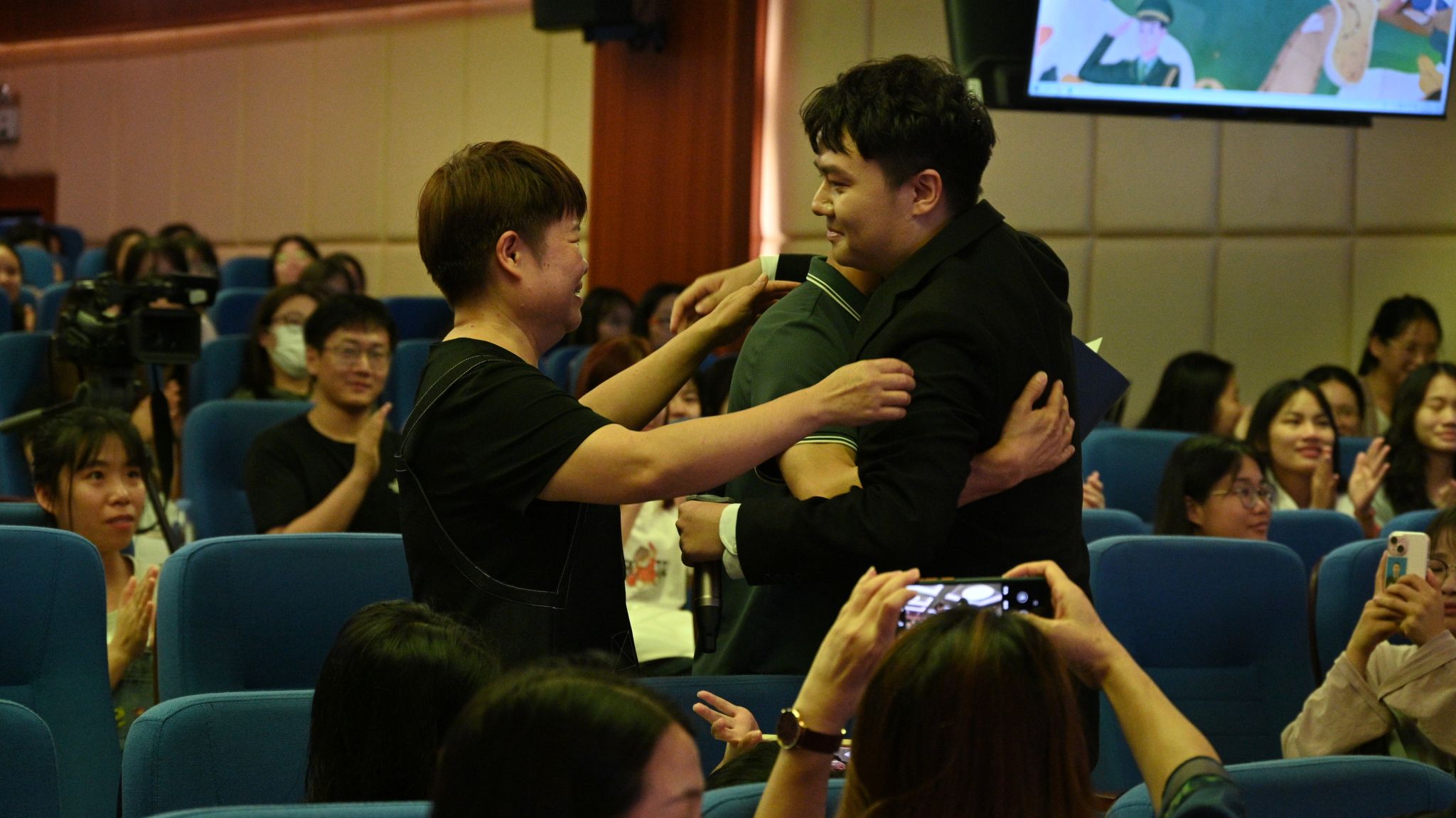 大学答辩新闻稿_广西民族师范学院文学与传媒学院毕业设计_广西民族师范学院新闻学专业毕业设计答辩