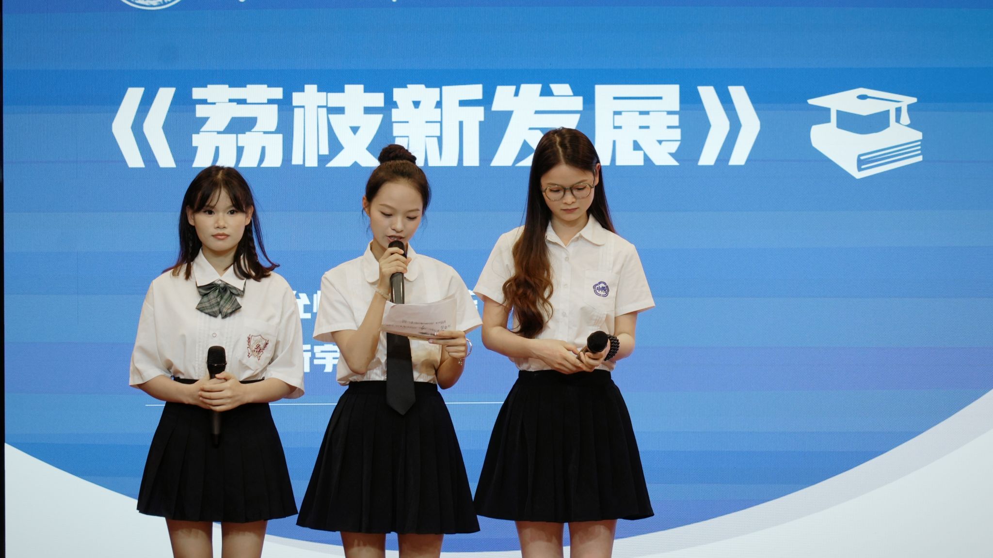 大学答辩新闻稿_广西民族师范学院新闻学专业毕业设计答辩_广西民族师范学院文学与传媒学院毕业设计