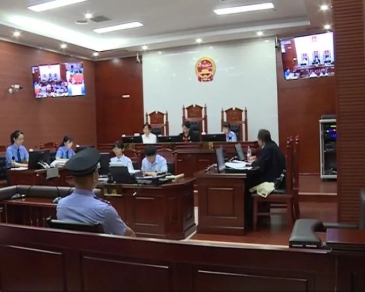 开豪车的不一定是高富帅，也有可能是“碰瓷党”！柳州一团伙开着豪车去碰瓷，结果……