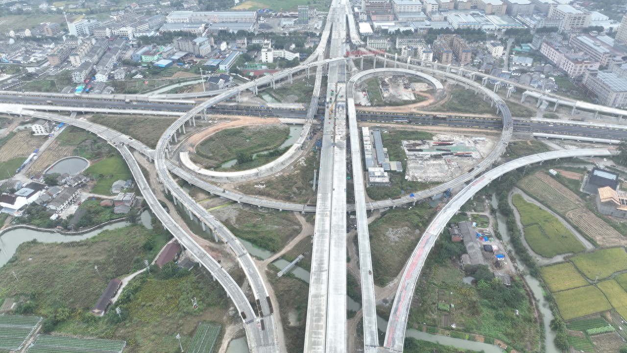 十分钟可上高速  瑞苍高速让沿线乡镇村民出行更便捷