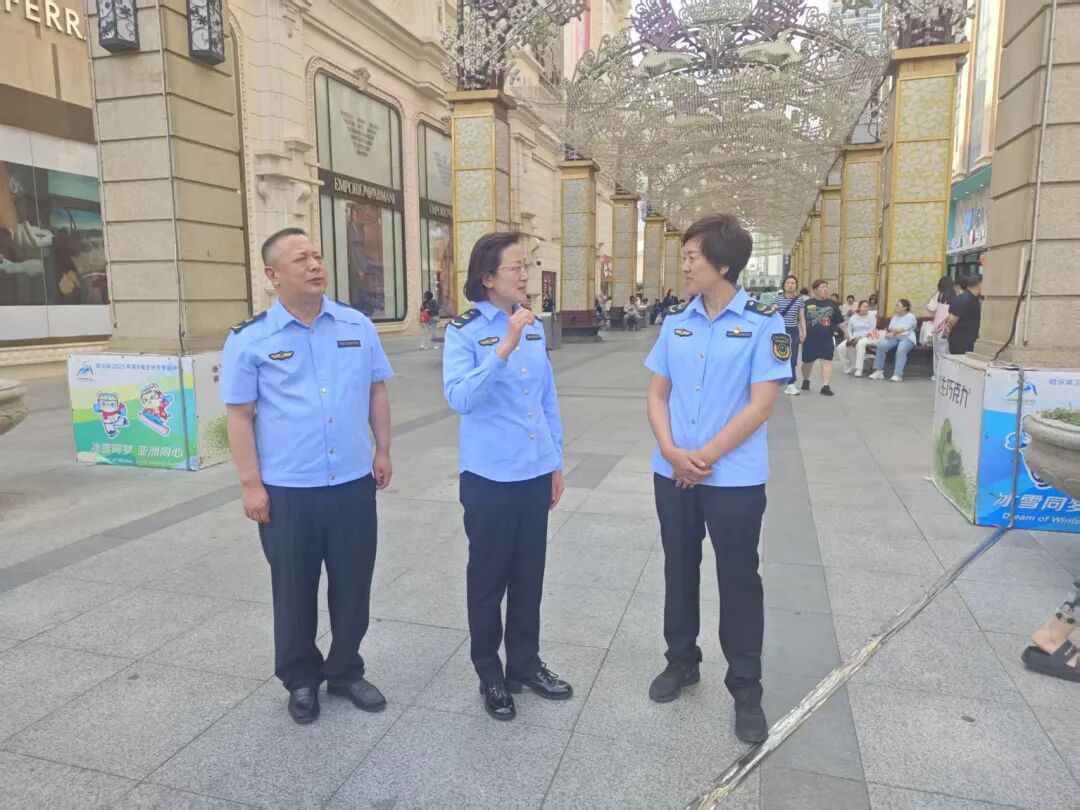 市、区市场监管局联合开展户外广告专项排查行动